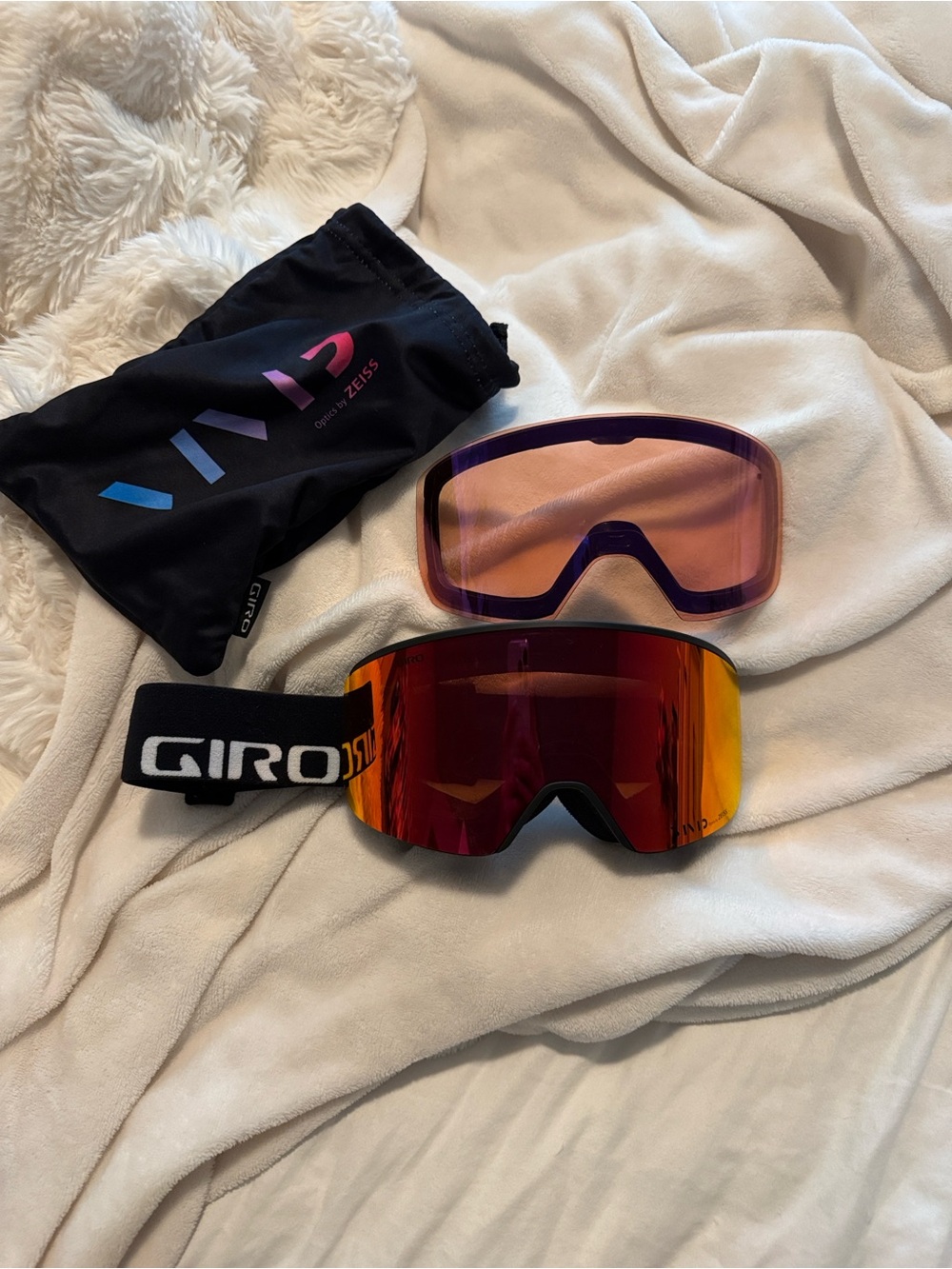 GIRO vivid ski goggles